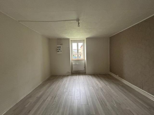 Location Appartement Rue de la Mairie, Val de Comporté