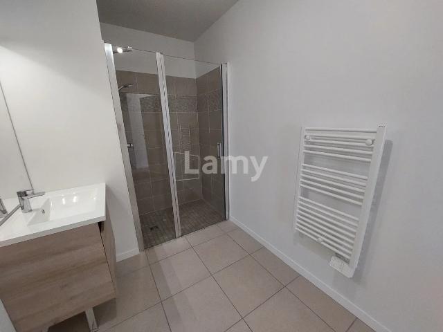 Location Appartement Rue de la Sablière, Lit et Mixe