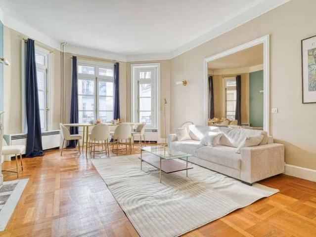 Location Appartement Rue de la Pompe, Paris