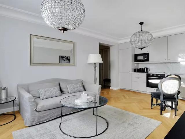 Location Appartement Rue de la Pompe, Paris