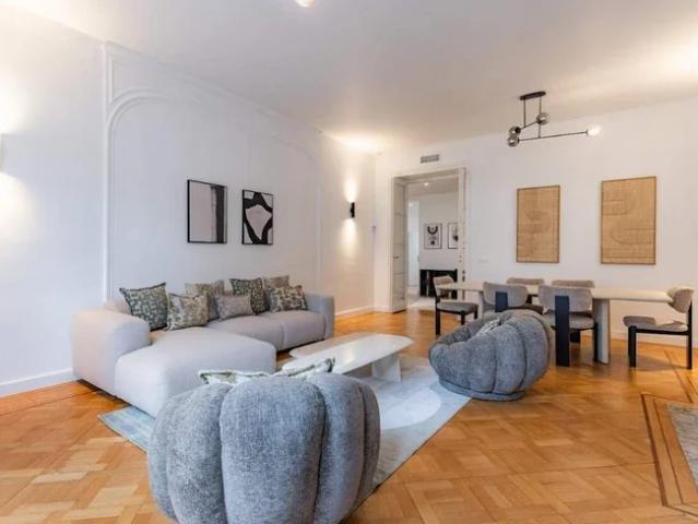 Location Appartement Rue de la Pompe, Paris