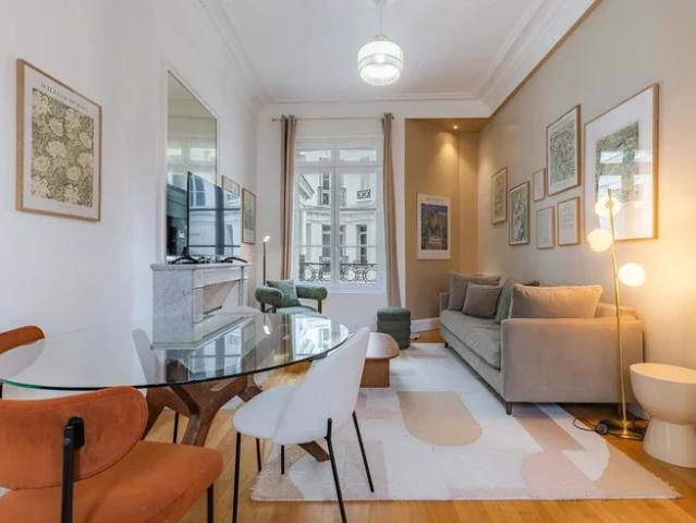Location Appartement Rue de la Pompe, Paris