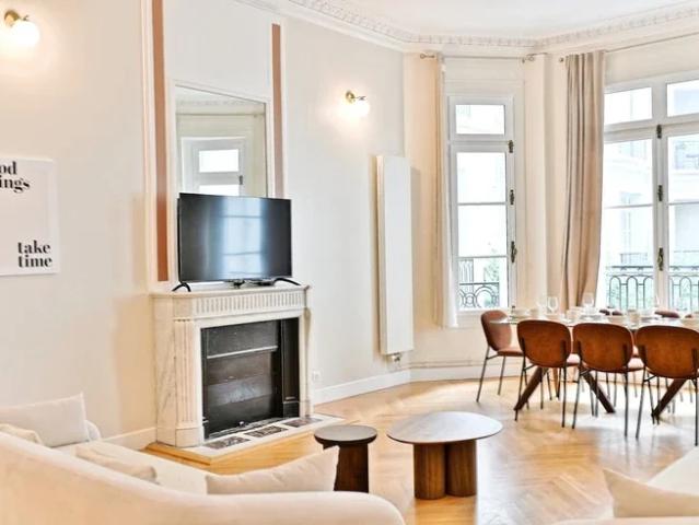 Location Appartement Rue de la Pompe, Paris