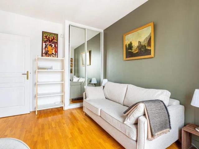 Location Appartement Rue de la Pépinière, Paris