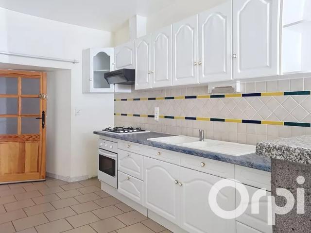 Location Appartement Rue de la Quintaine, Ruynes en Margeride