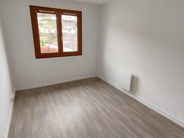 Location Appartement Rue de la Rochette, Château Regnault