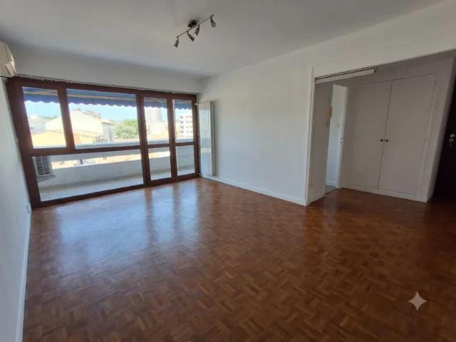 Location Appartement Rue de la République, Nîmes