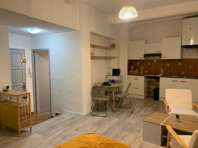 Location Appartement Rue de la République, Nîmes