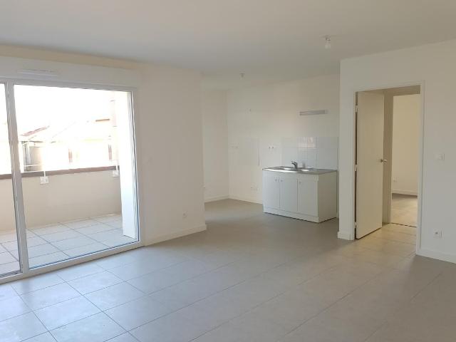 Location Appartement Rue de la République, Sathonay Camp
