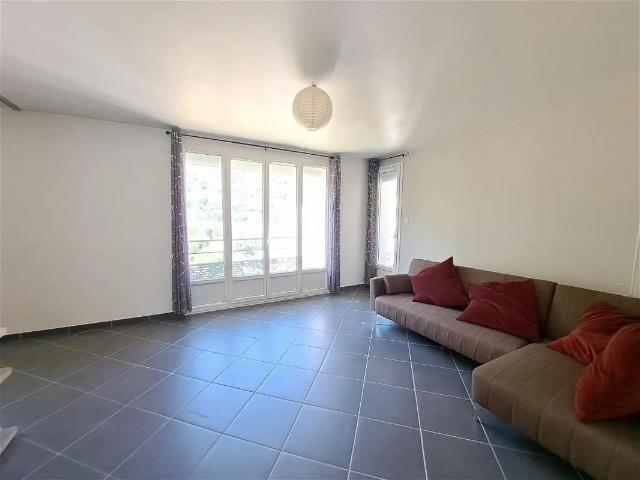 Location Appartement Rue de la Résidence, Vif