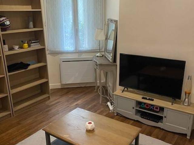Location Appartement Rue de la Voûte, Paris
