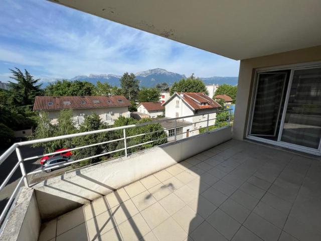 Location Appartement Rue De L'abbé Bayle, Oz