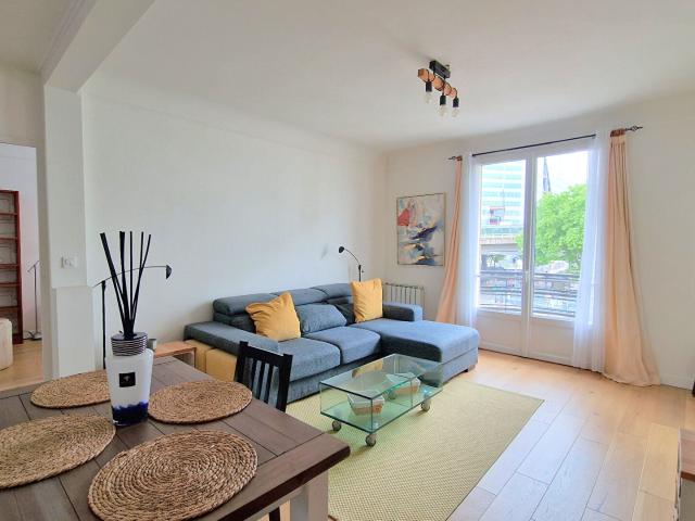Location Appartement Rue de l'Abbé Groult, Paris