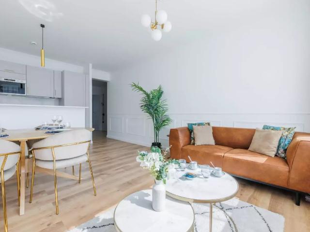 Location Appartement Rue de l'Arrivée, Paris