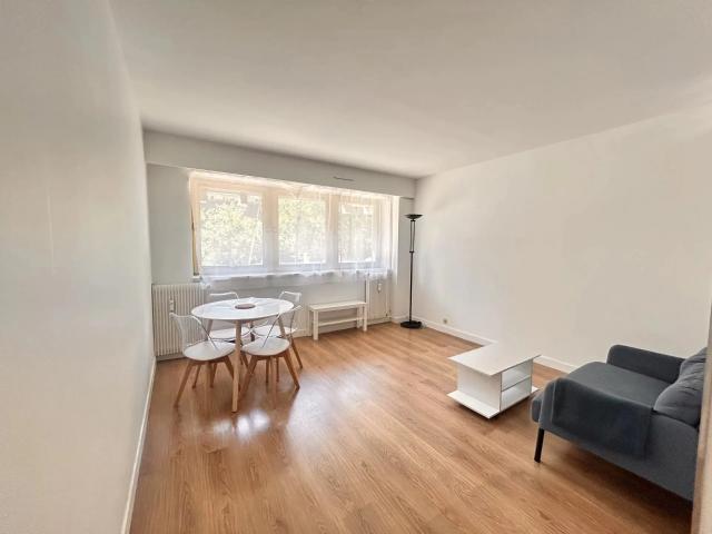 Location Appartement Rue de l'Arrivée, Paris
