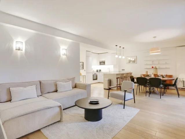 Location Appartement Rue de l'Assomption, Paris
