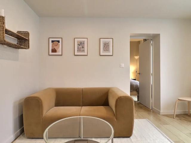 Location Appartement Rue de Lévis, Paris