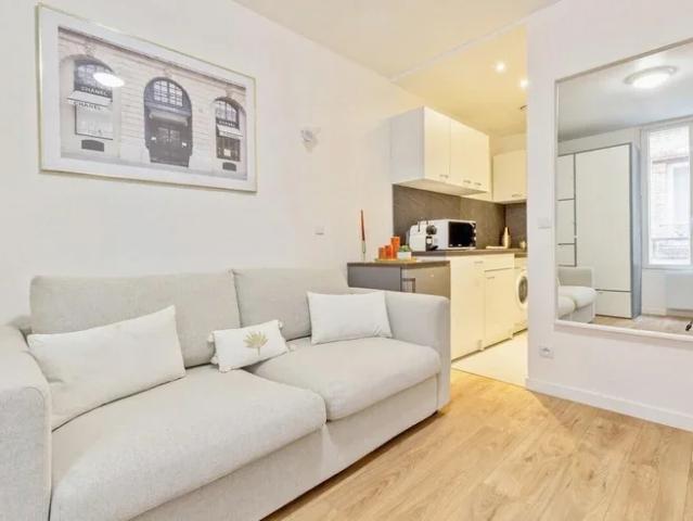 Location Appartement Rue de Lévis, Paris