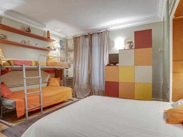 Location Appartement Rue de Lévis, Paris