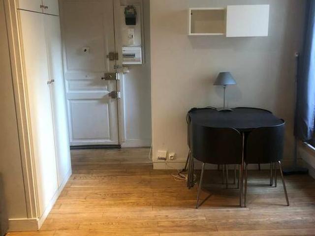 Location Appartement Rue de Lévis, Paris