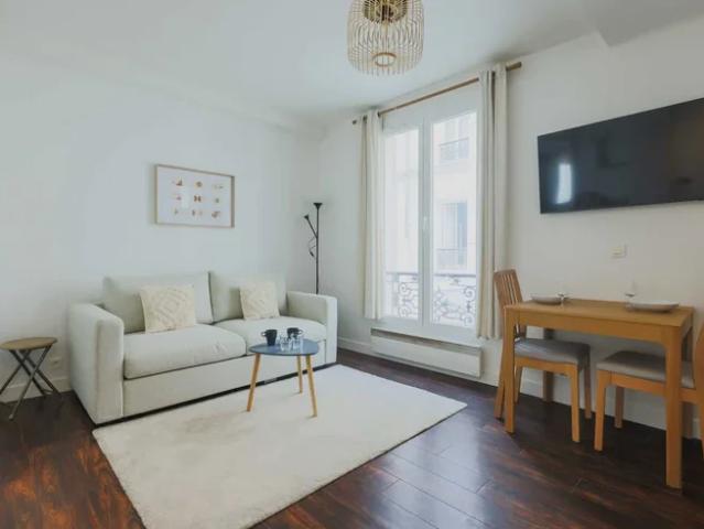 Location Appartement Rue de Lévis, Paris