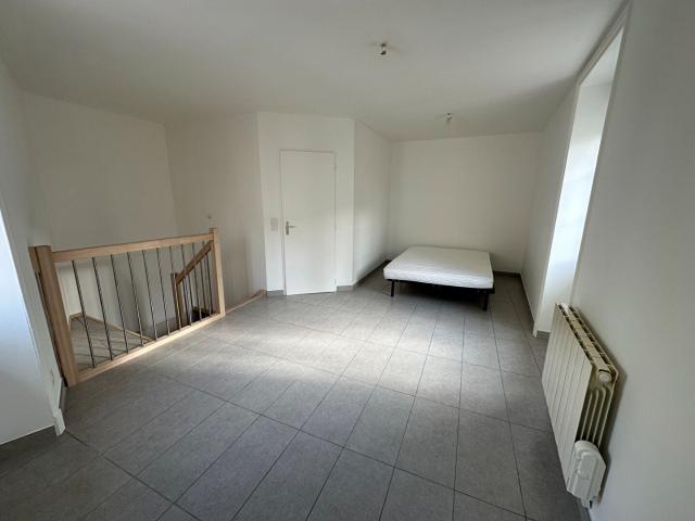 Location Appartement Rue de l'Église, Tignieu Jameyzieu