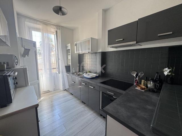Location Appartement Rue de l'Église, Toulon