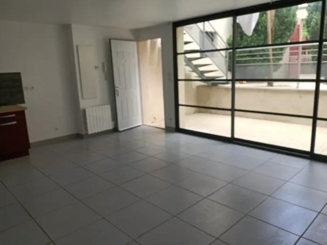 Location Appartement Rue de l'Église, Daux
