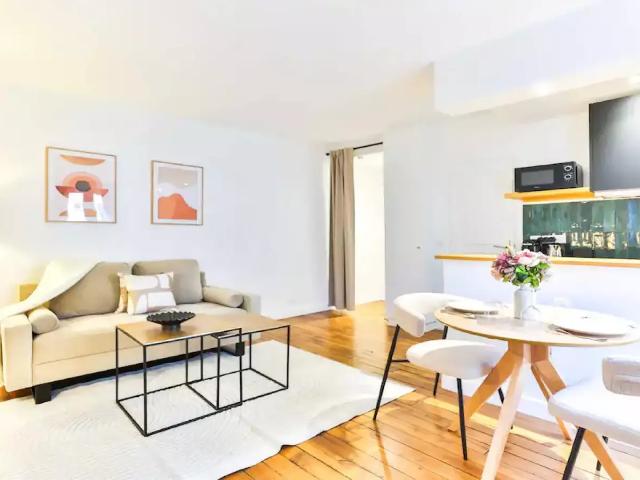 Location Appartement Rue de l'Encheval, Paris