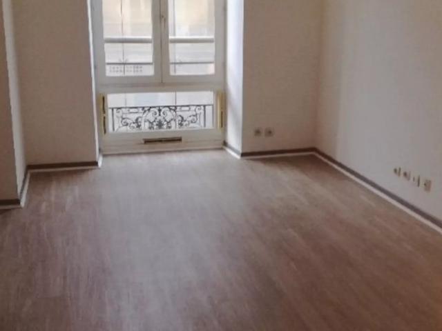 Location Appartement Rue de l'Horloge, Nîmes