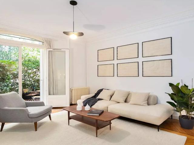 Location Appartement Rue de Lille, Paris