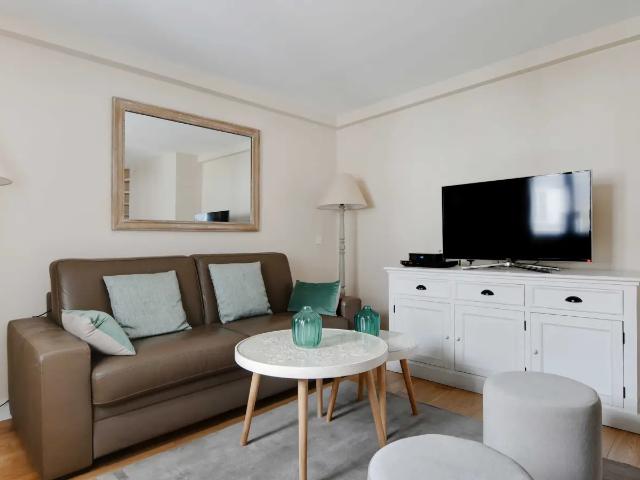 Location Appartement Rue de Lille, Paris