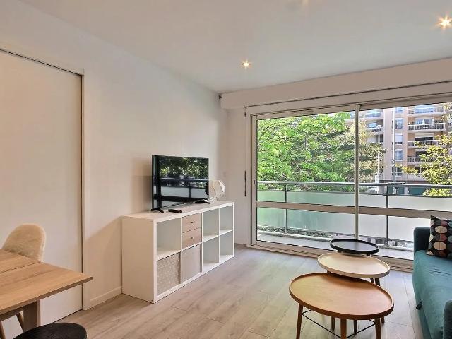 Location Appartement Rue de l'Industrie, Courbevoie