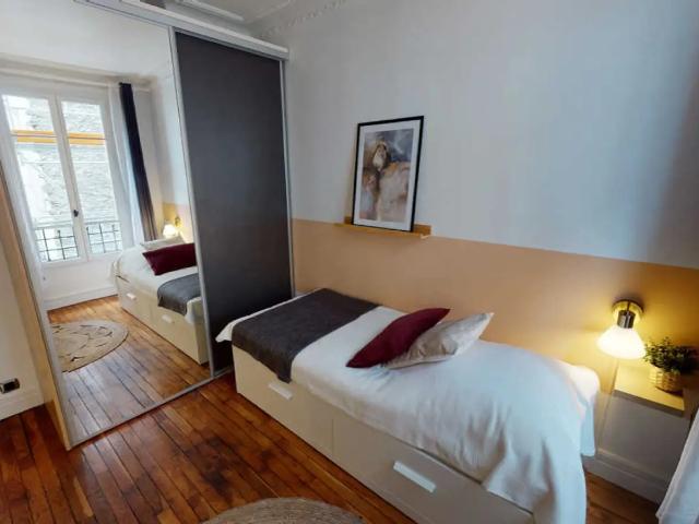 Location Appartement Rue de l'Université, Paris