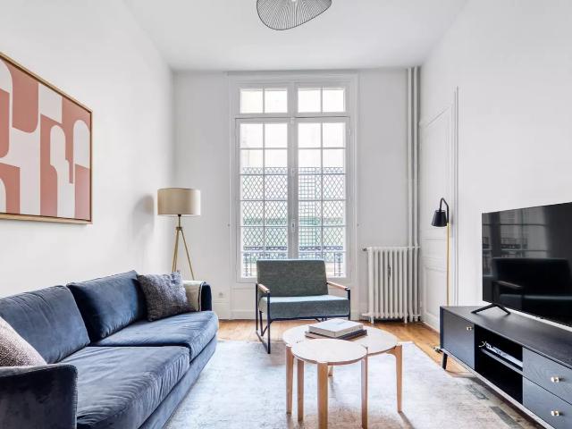 Location Appartement Rue de l'Université, Paris