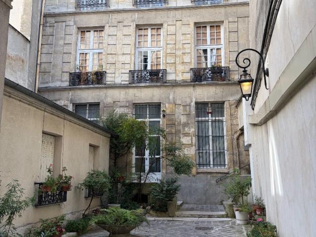 Location Appartement Rue de Montmorency, Paris