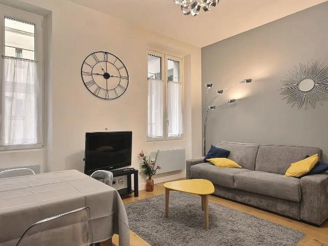Location Appartement Rue de Monttessuy, Paris