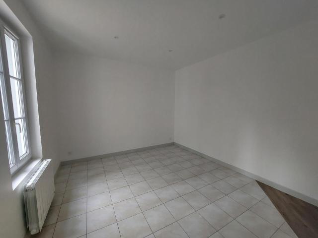 Location Appartement Rue de Maubeuge, Paris