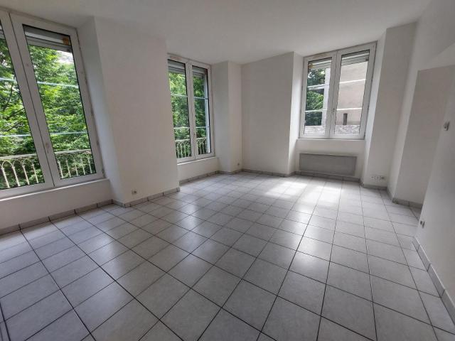 Location Appartement Rue de Maubeuge, Paris
