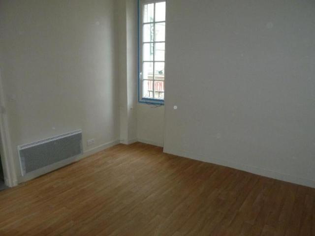 Location Appartement Rue de Maubeuge, Paris
