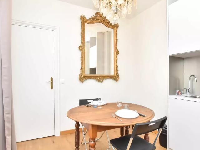 Location Appartement Rue de Marignan, Paris