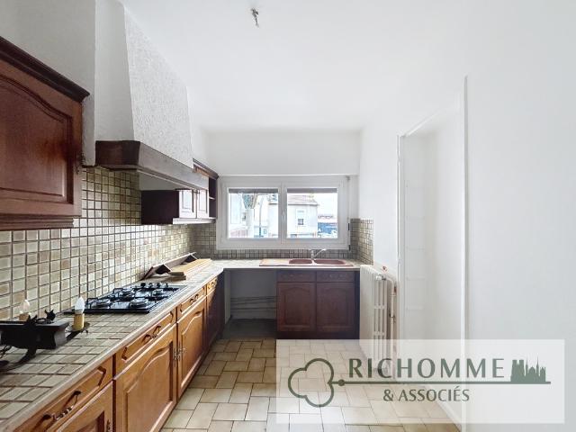 Location Appartement Rue de Neufchâtel, Reims