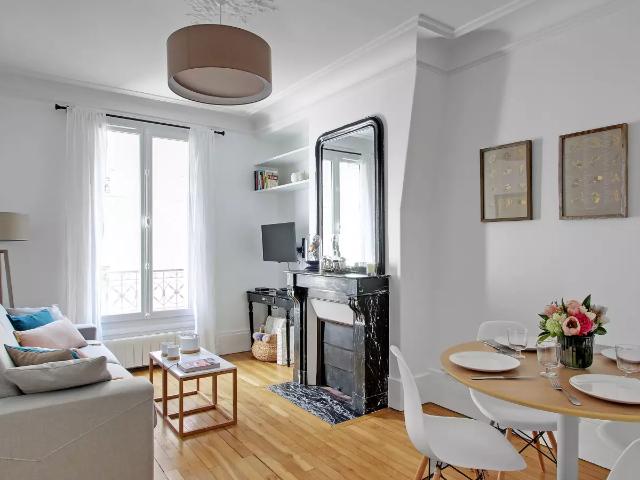 Location Appartement Rue de Saussure, Paris
