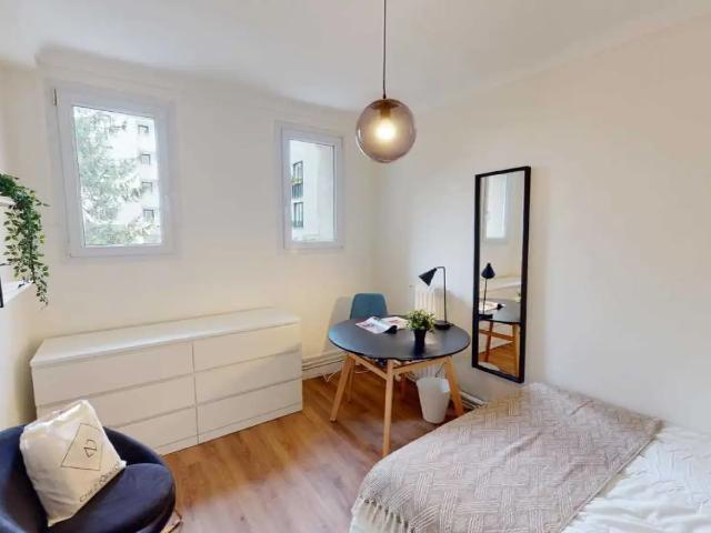 Location Appartement Rue de Saussure, Paris