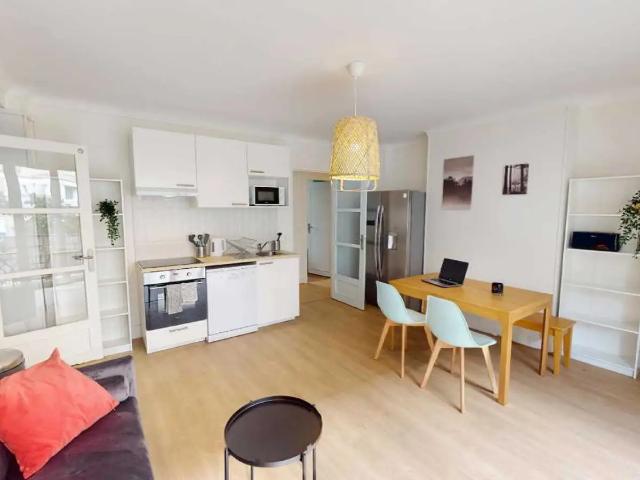 Location Appartement Rue de Saussure, Paris