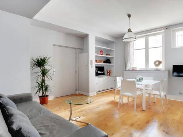 Location Appartement Rue de Ponthieu, Paris