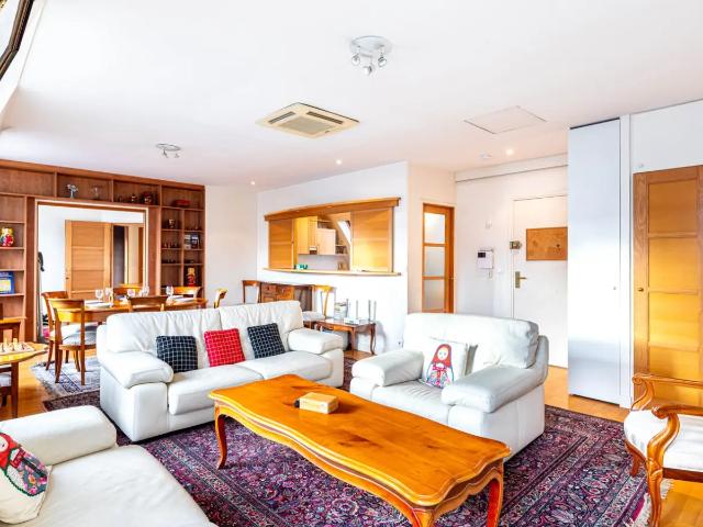 Location Appartement Rue de Ponthieu, Paris