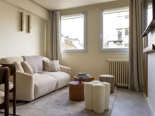 Location Appartement Rue de Ponthieu, Paris