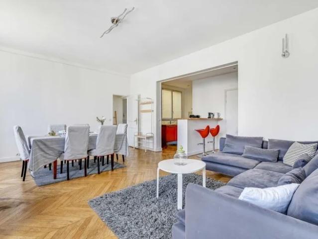 Location Appartement Rue de Ponthieu, Paris