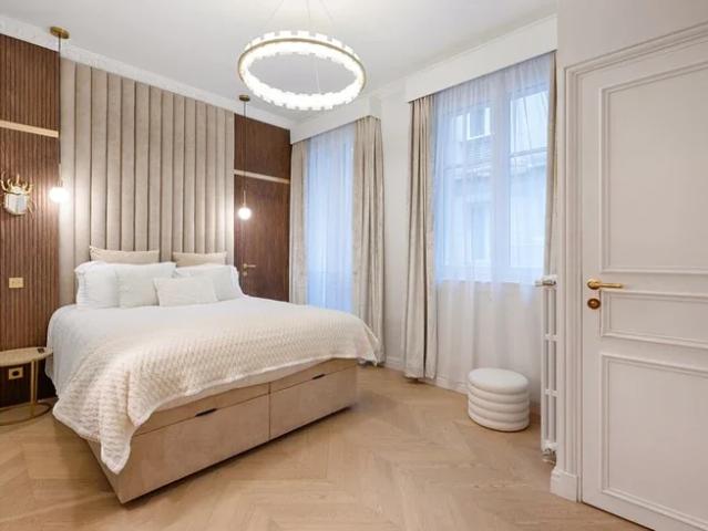 Location Appartement Rue de Ponthieu, Paris